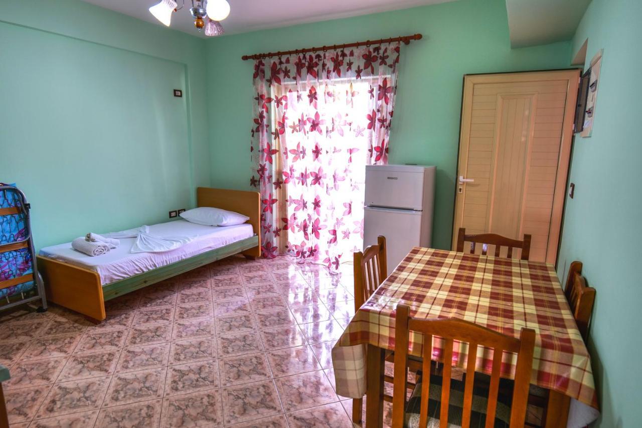 Rei Apartments Саранда Екстер'єр фото