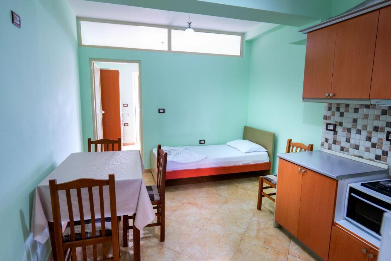 Rei Apartments Саранда Екстер'єр фото