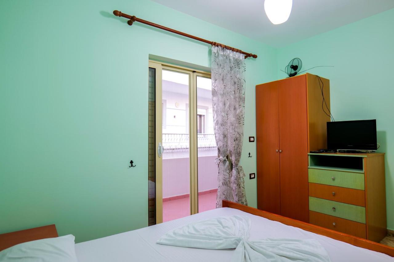 Rei Apartments Саранда Екстер'єр фото