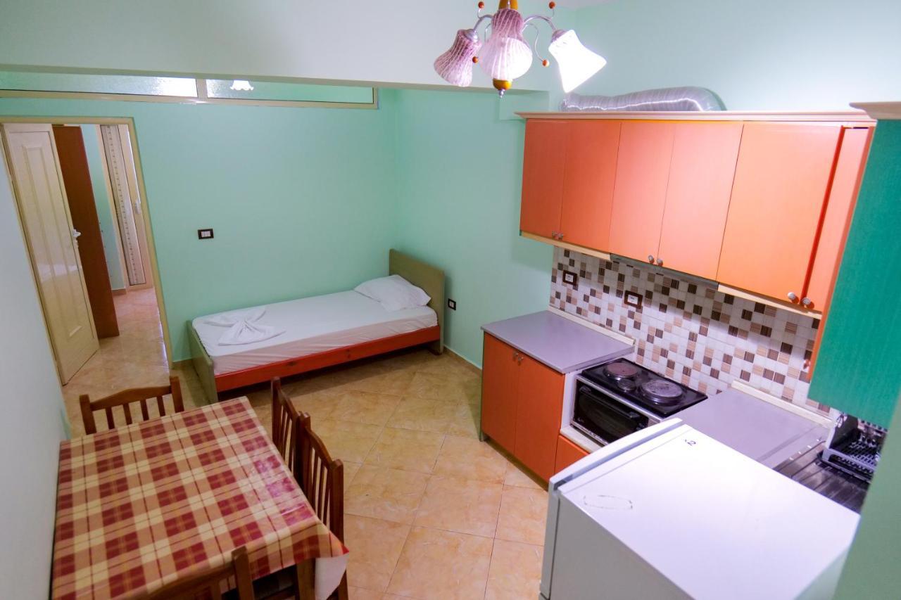 Rei Apartments Саранда Екстер'єр фото