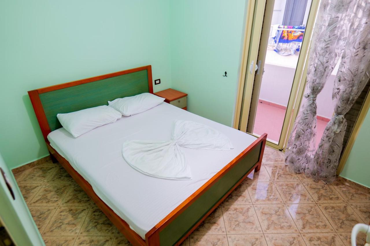 Rei Apartments Саранда Екстер'єр фото